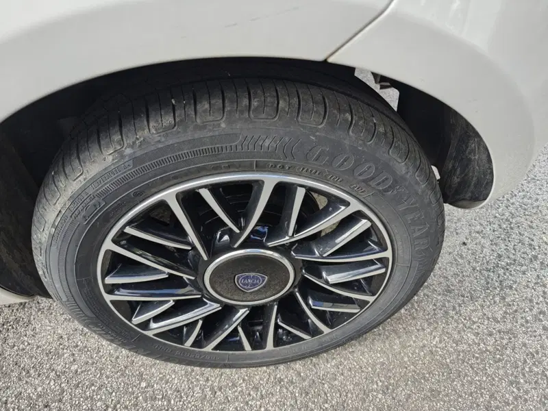 Lancia Ypsilon usata a L'Aquila (5)