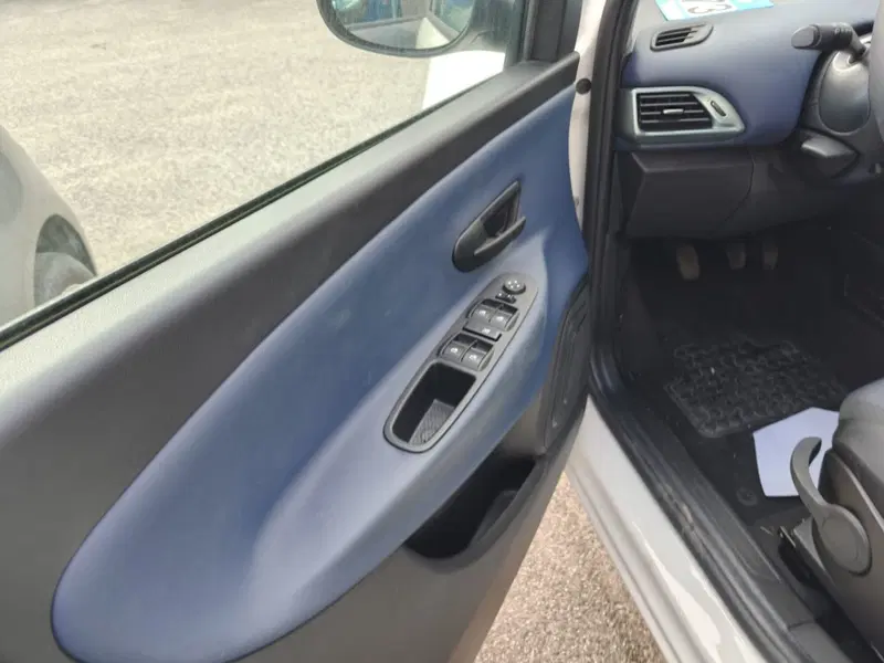Lancia Ypsilon usata a L'Aquila (6)