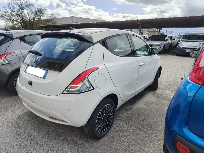 Lancia Ypsilon usata a L'Aquila (9)