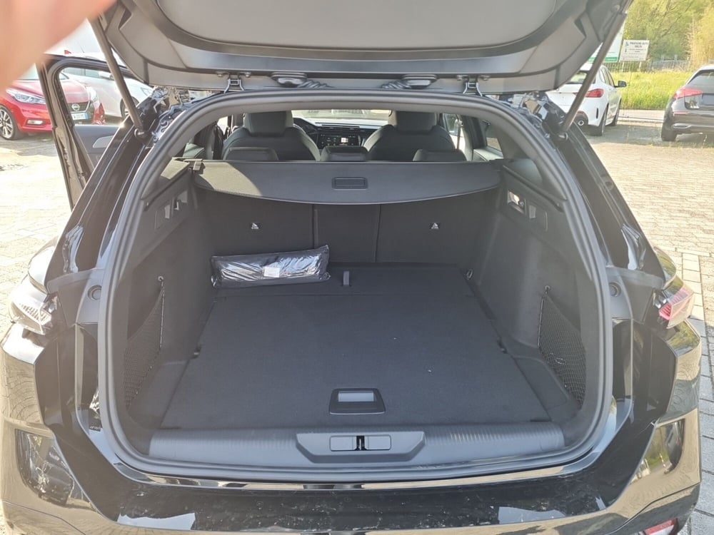 Peugeot 308 SW nuova a Lucca (13)