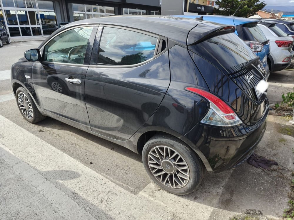 Lancia Ypsilon usata a L'Aquila (3)