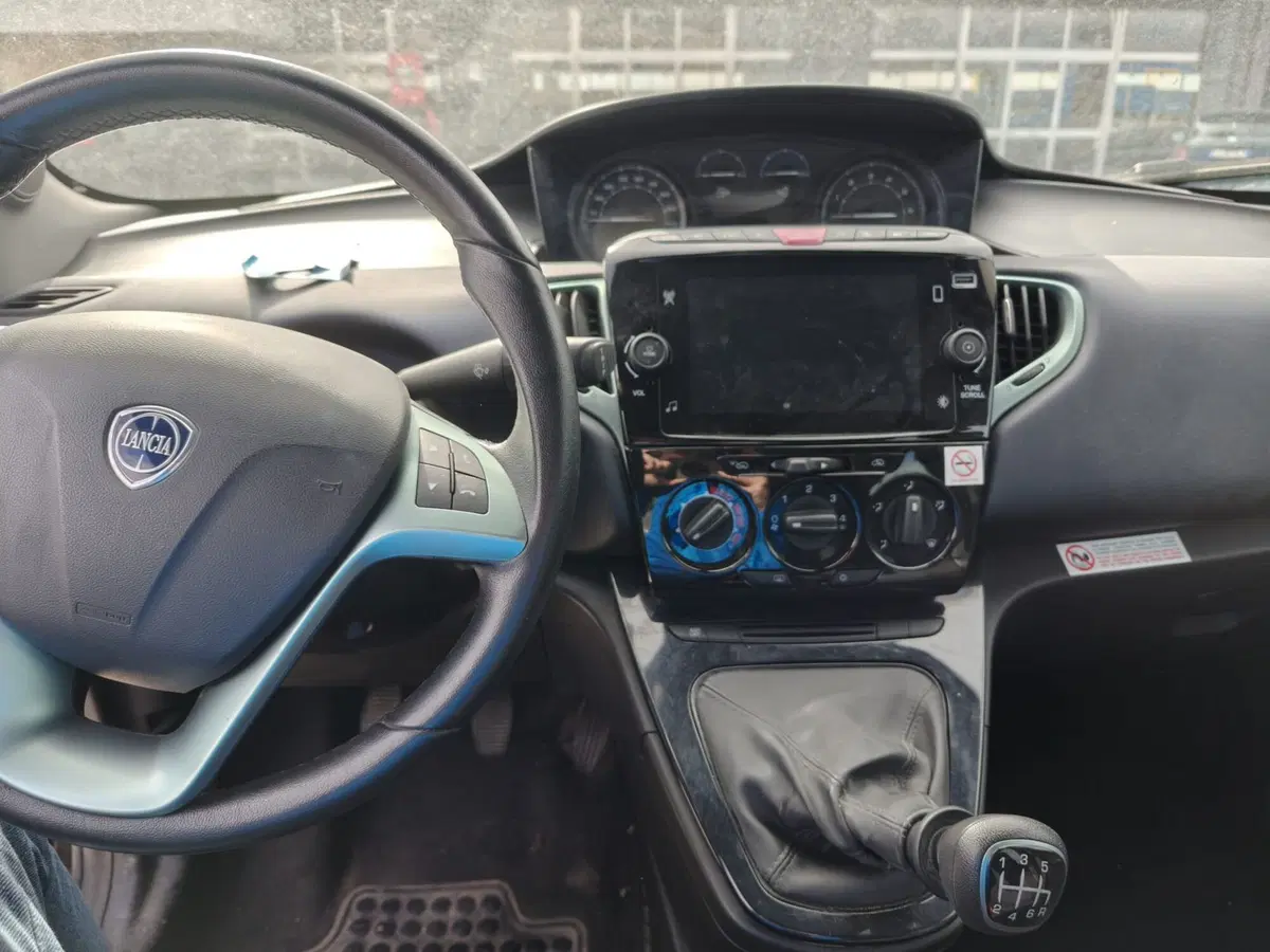 Lancia Ypsilon usata a L'Aquila (7)