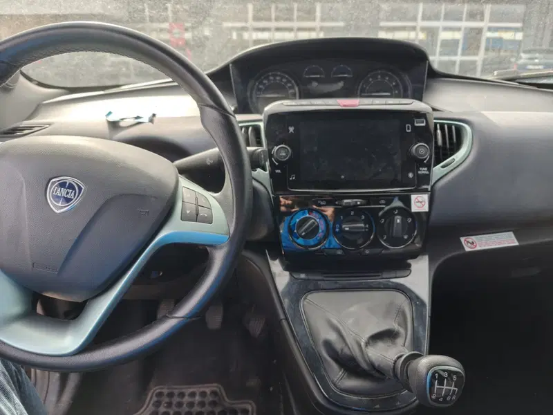 Lancia Ypsilon usata a L'Aquila (7)
