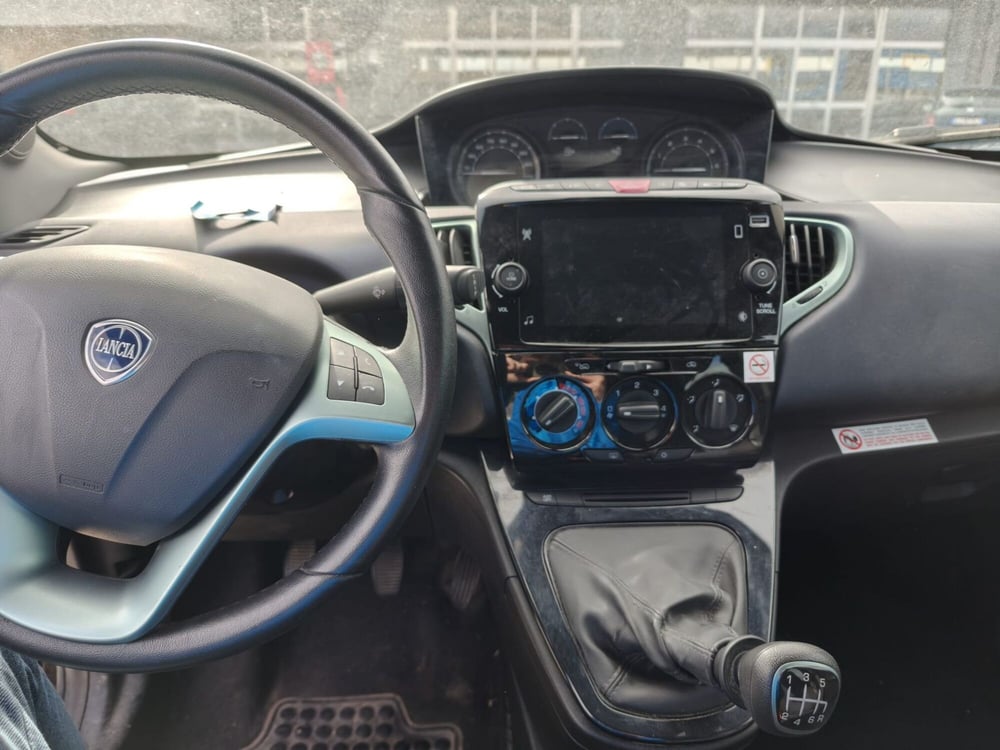 Lancia Ypsilon usata a L'Aquila (7)