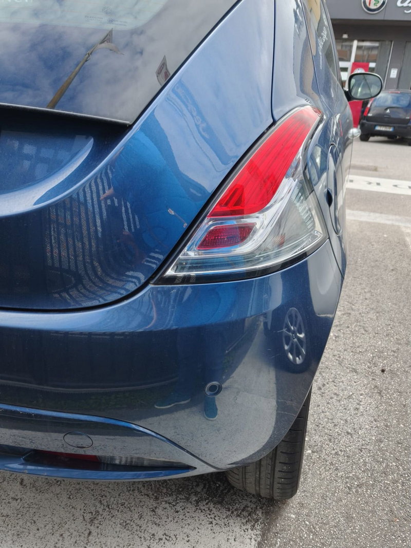 Lancia Ypsilon usata a L'Aquila (10)