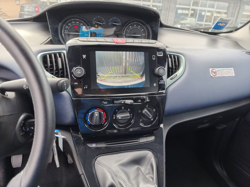 Lancia Ypsilon usata a L'Aquila (11)