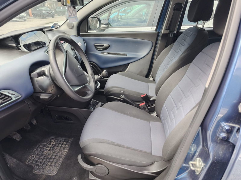 Lancia Ypsilon usata a L'Aquila (7)