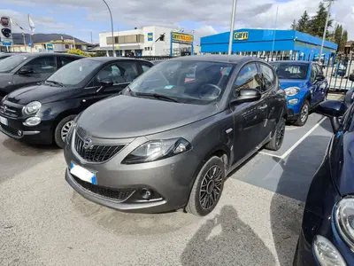 Lancia Ypsilon 1.0 FireFly 5 porte S&amp;S Hybrid Ecochic A. Ferretti del 2024 usata a Avezzano