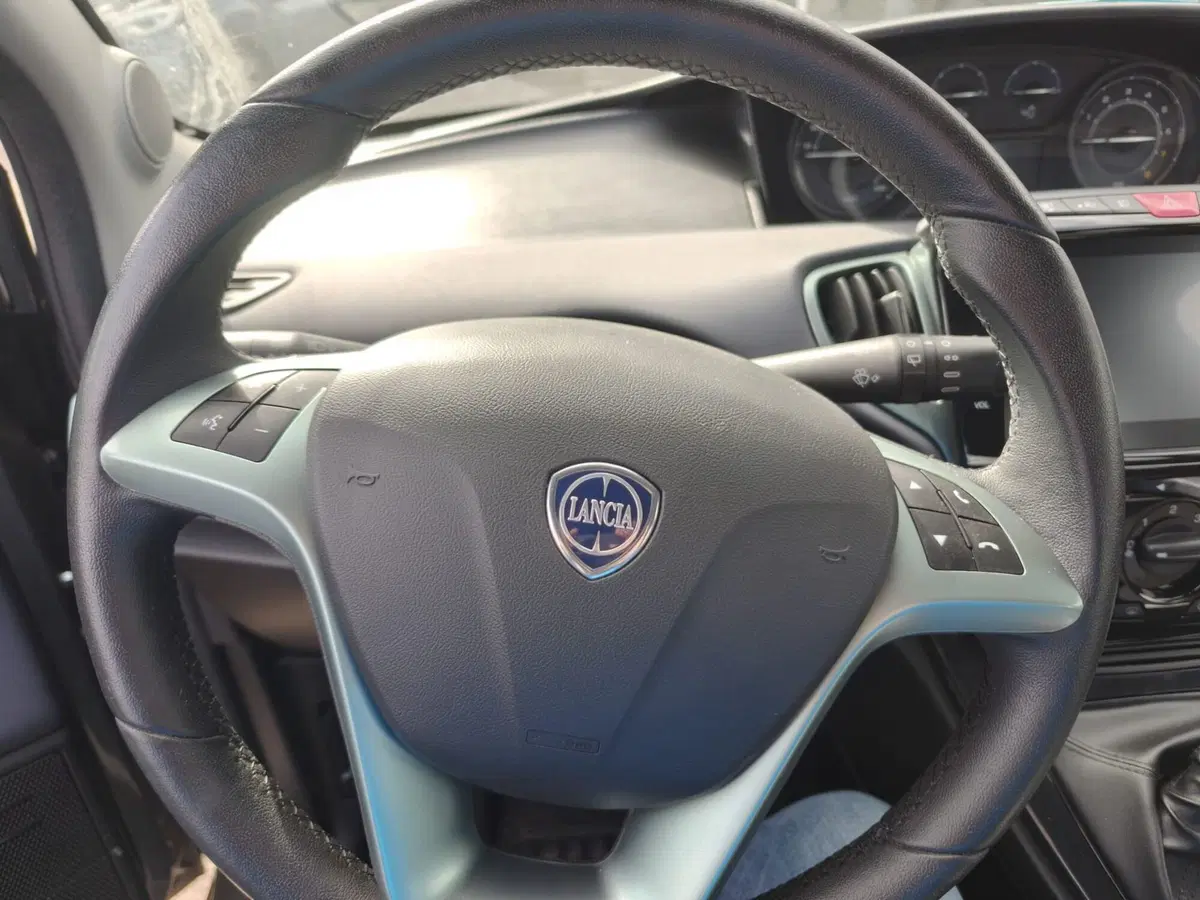 Lancia Ypsilon usata a L'Aquila (10)
