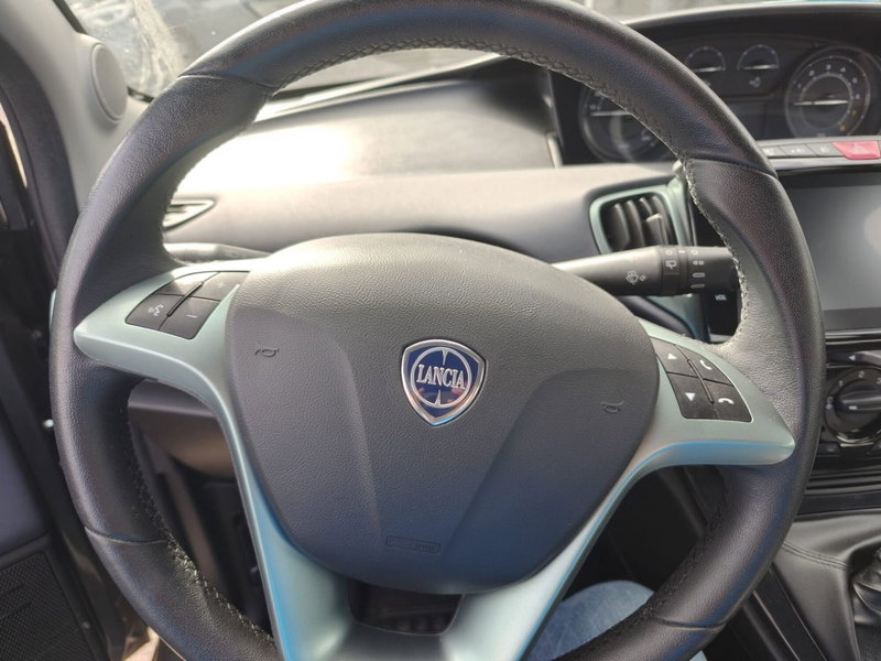 Lancia Ypsilon usata a L'Aquila (10)