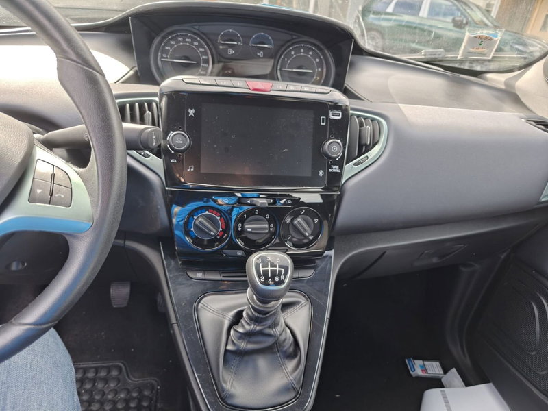 Lancia Ypsilon usata a L'Aquila (13)