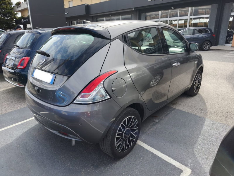 Lancia Ypsilon usata a L'Aquila (3)