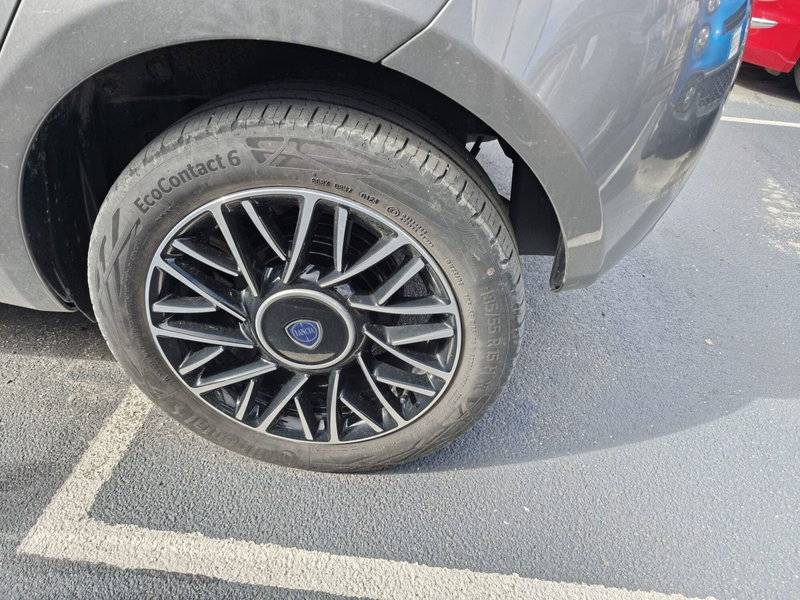 Lancia Ypsilon usata a L'Aquila (6)