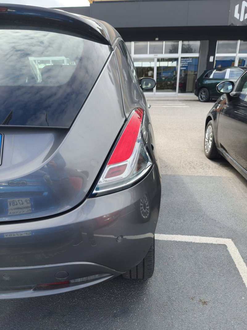 Lancia Ypsilon usata a L'Aquila (8)