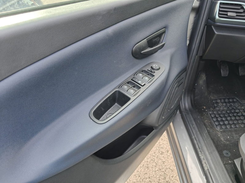 Lancia Ypsilon usata a L'Aquila (9)