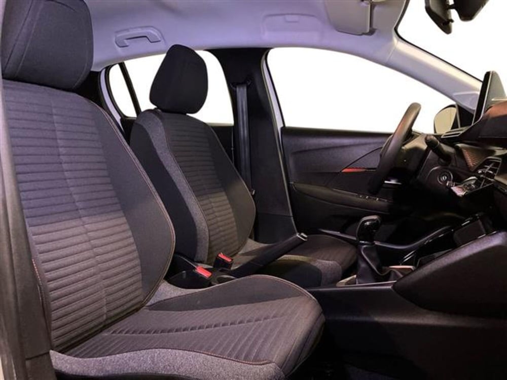 Peugeot 208 usata a Como (11)