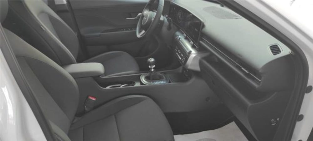 Hyundai Kona nuova a Bari (10)
