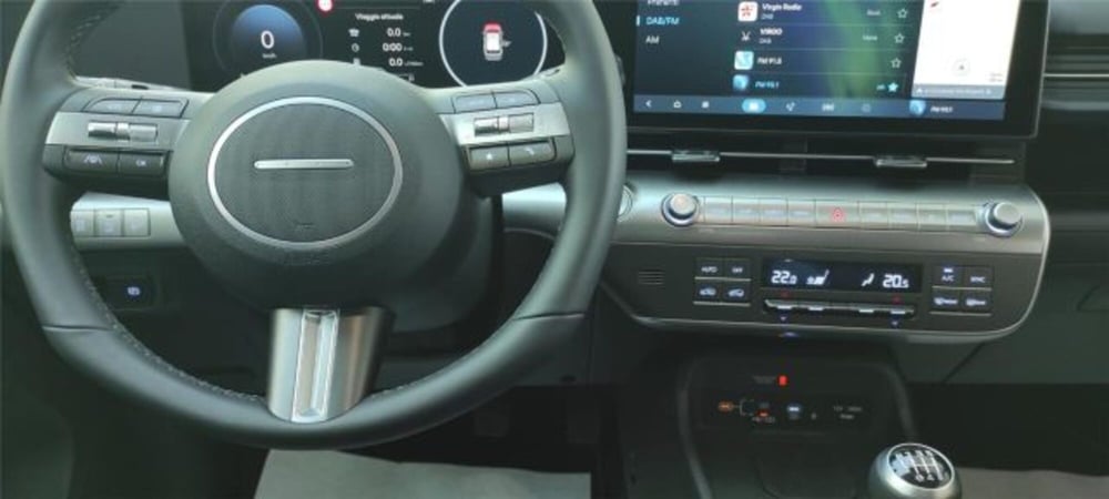 Hyundai Kona nuova a Bari (13)