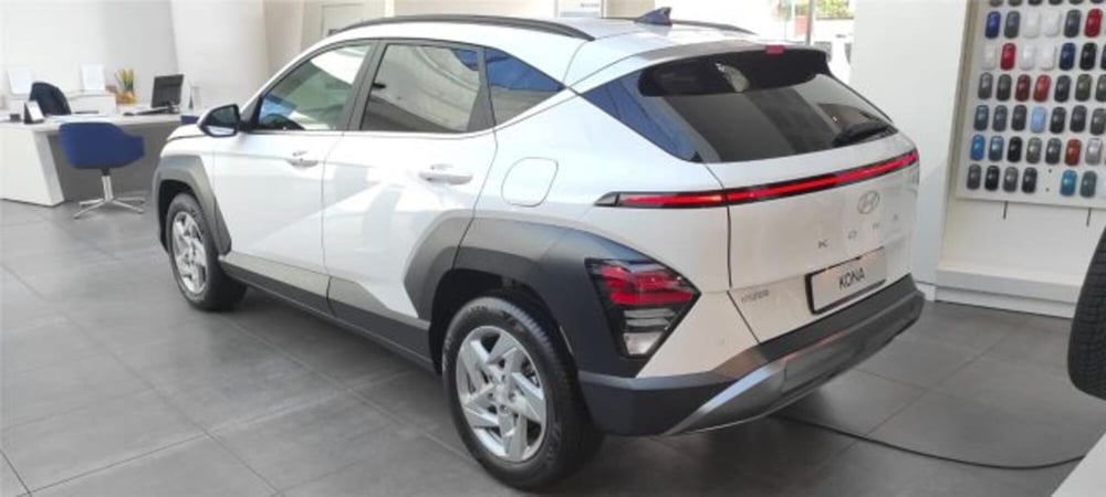 Hyundai Kona nuova a Bari (4)