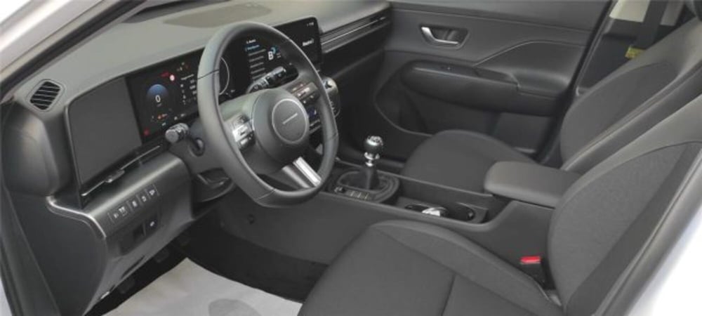 Hyundai Kona nuova a Bari (8)