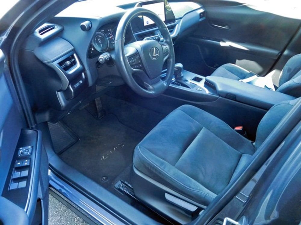Lexus UX usata a Rimini (5)