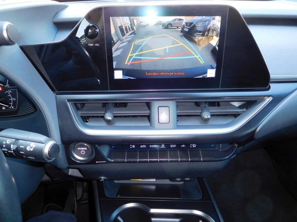Lexus UX usata a Rimini (8)