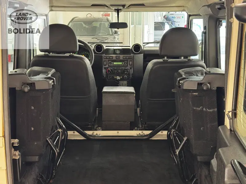 Land Rover Defender usata a Savona (13)