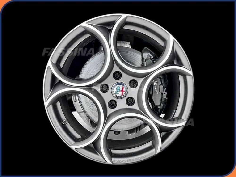 Alfa Romeo Stelvio usata a Milano (7)