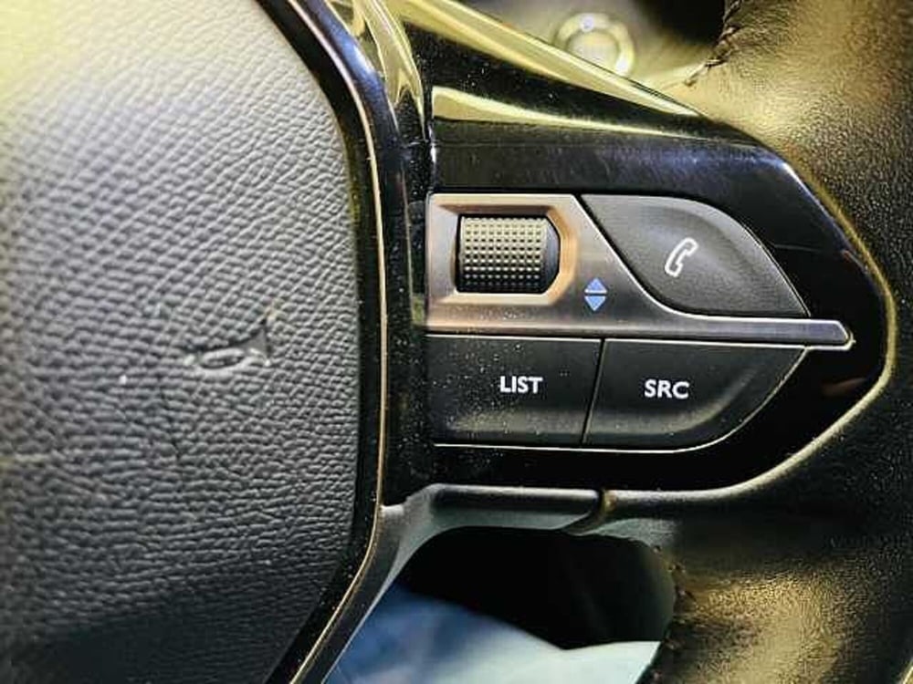 Peugeot 208 usata a Milano (13)