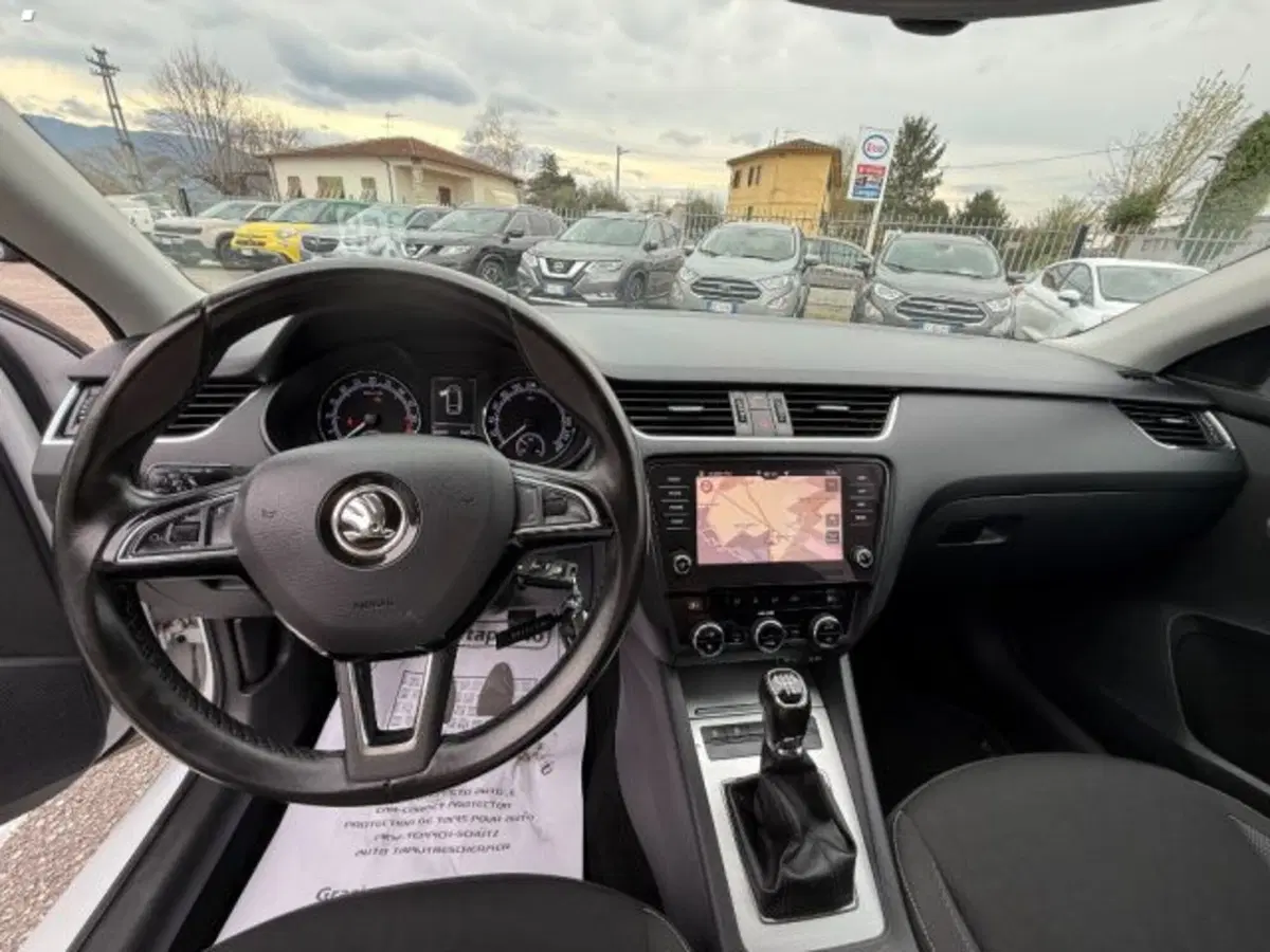 Skoda Octavia Station Wagon usata a Lucca (8)