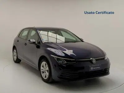 Volkswagen Golf 2.0 TDI DSG SCR Style del 2024 usata a Pratola Serra
