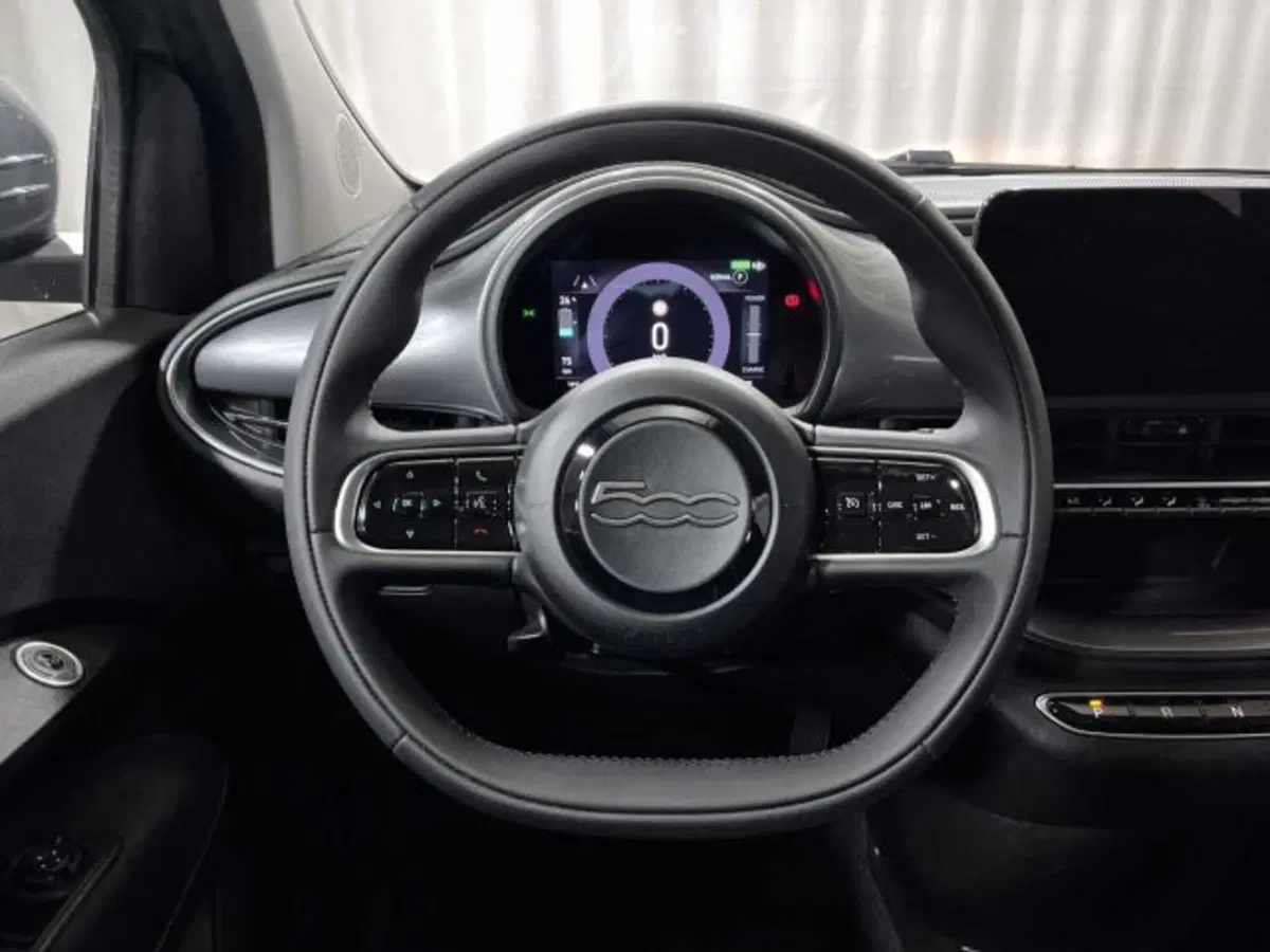Fiat 500e nuova a Sondrio (8)