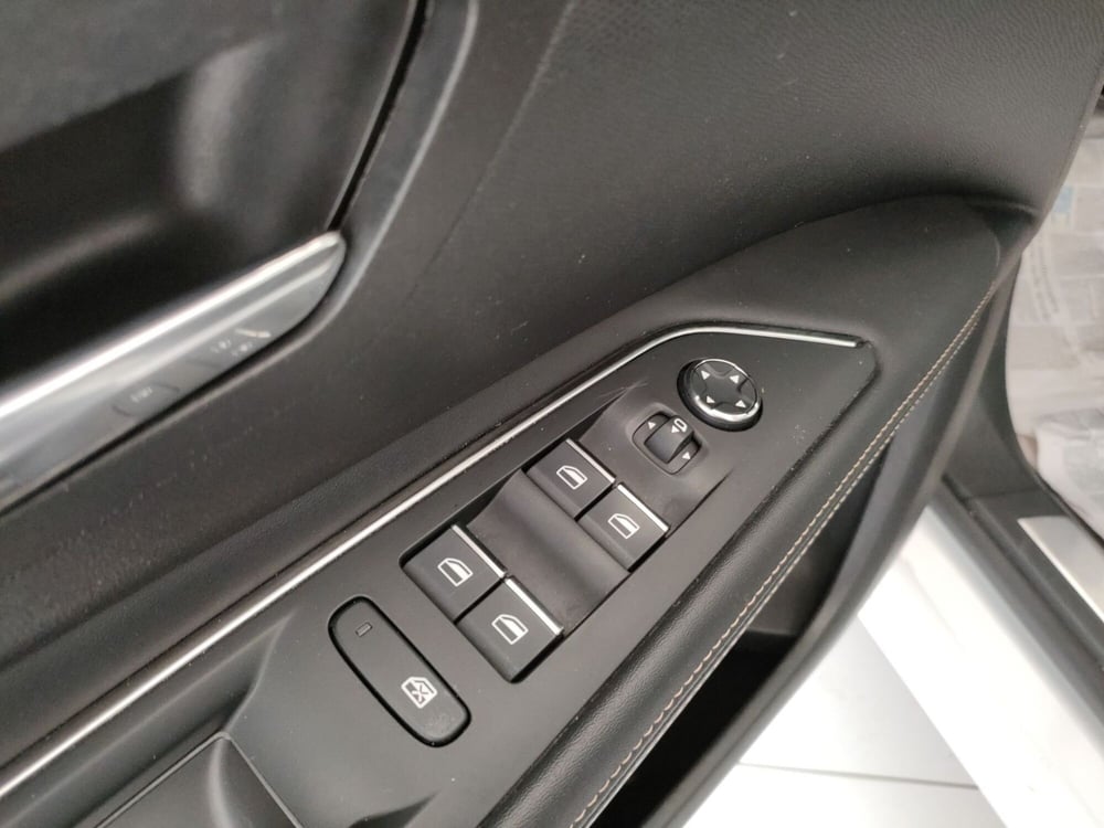 Peugeot 3008 usata a Caserta (20)