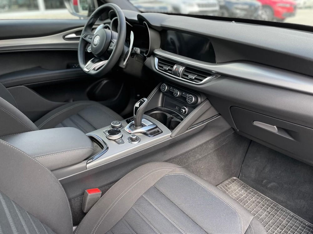 Alfa Romeo Stelvio usata a Ancona (18)