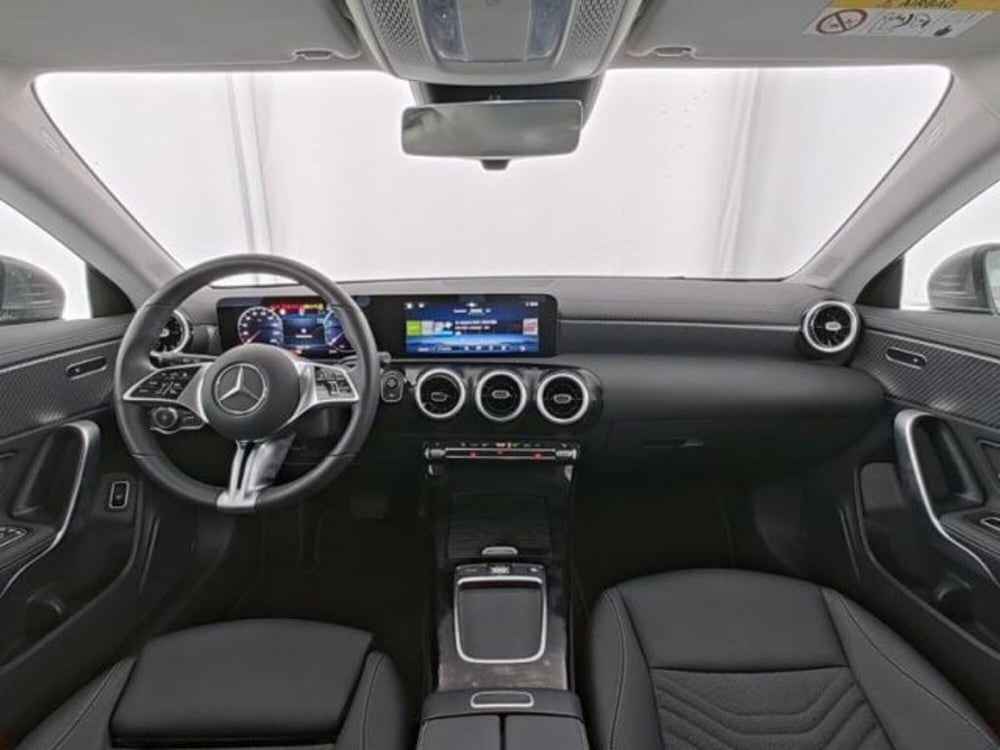 Mercedes-Benz CLA Shooting Brake usata a Milano (9)