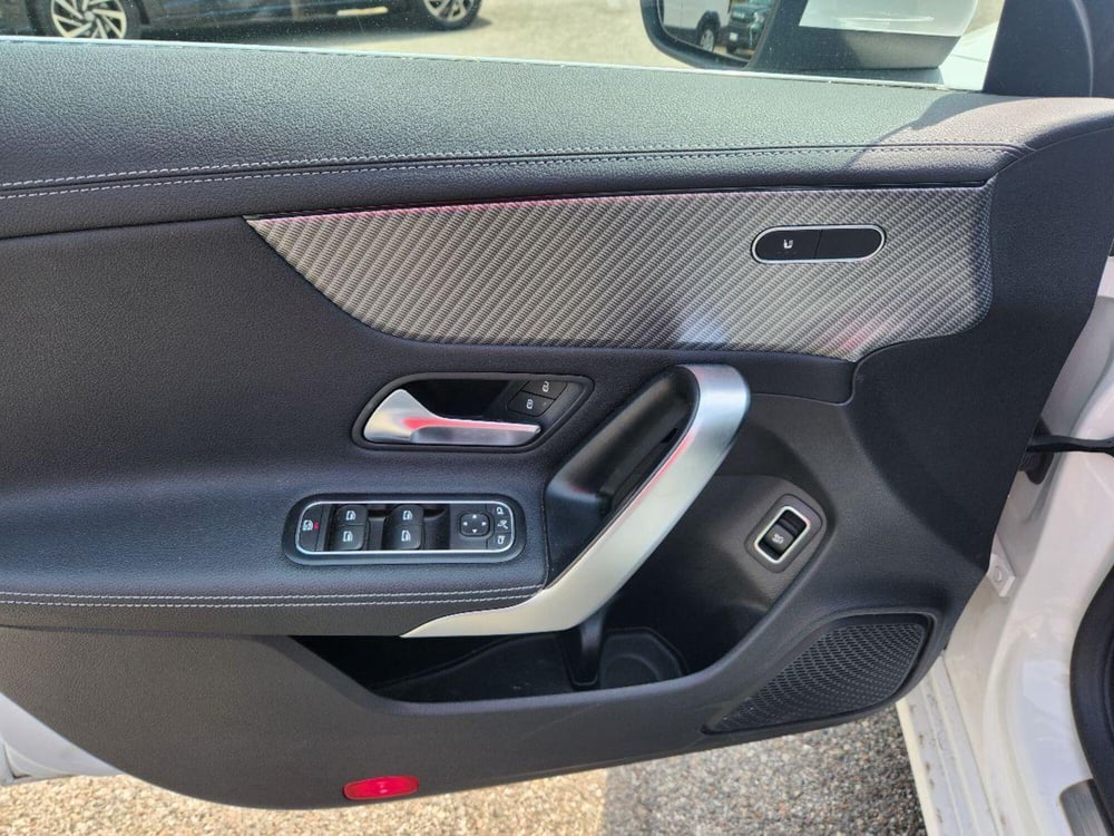 Mercedes-Benz CLA Shooting Brake usata a Milano (10)