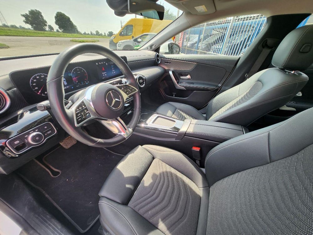 Mercedes-Benz CLA Shooting Brake usata a Milano (11)