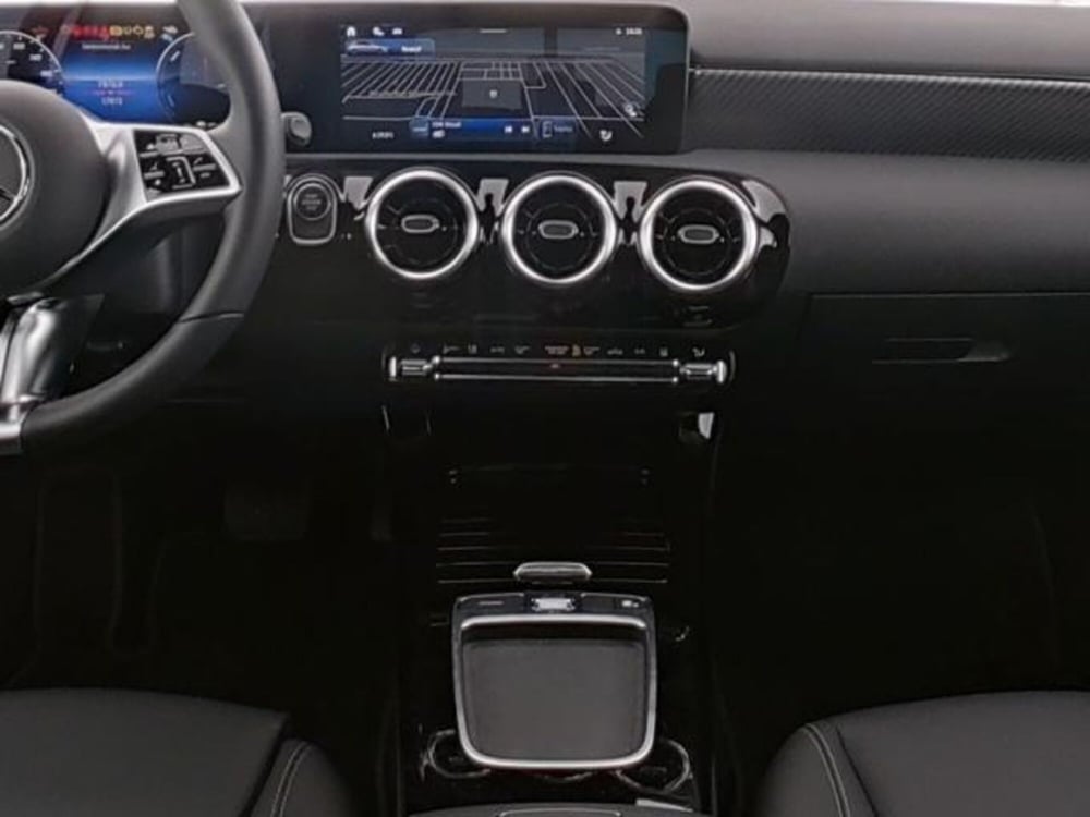Mercedes-Benz Classe A Sedan usata a Milano (8)