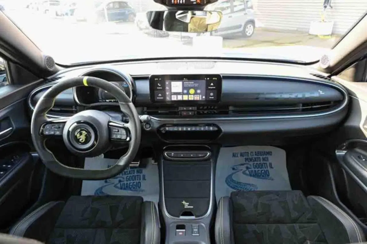 Abarth 600e nuova a Torino (11)