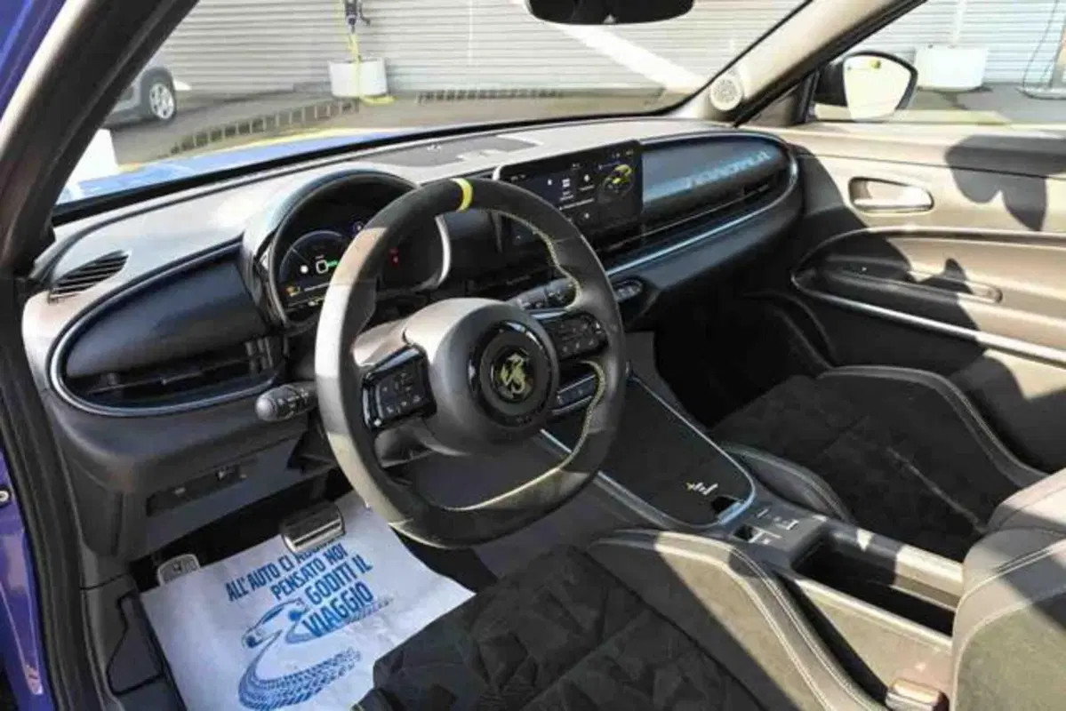 Abarth 600e nuova a Torino (12)