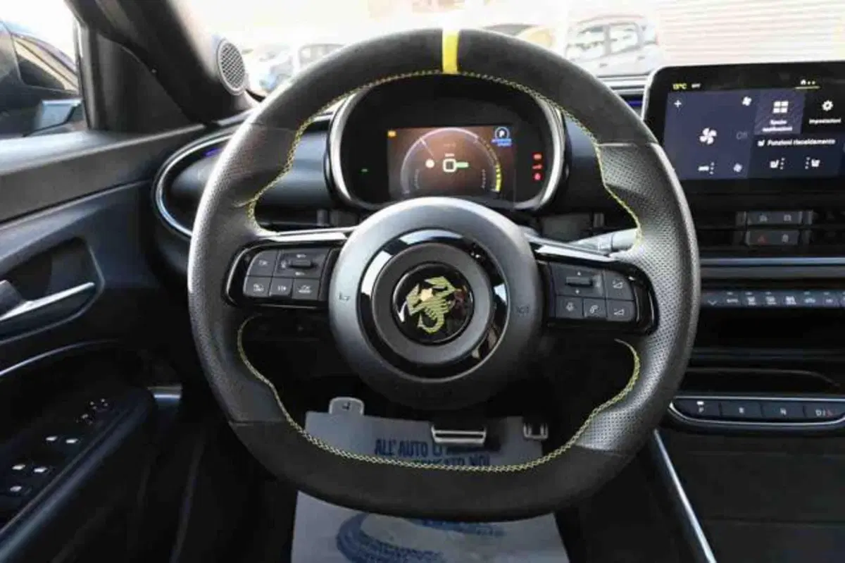 Abarth 600e nuova a Torino (16)
