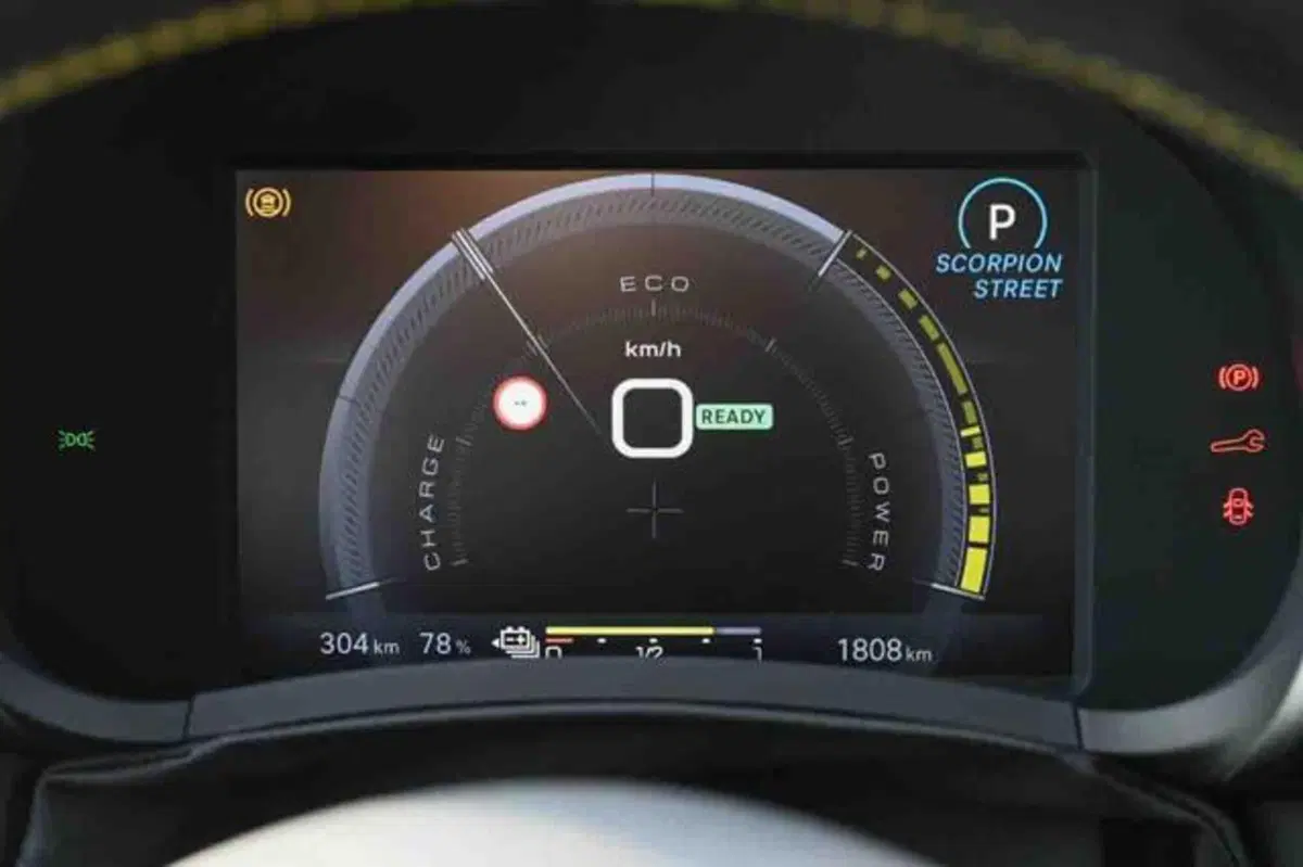 Abarth 600e nuova a Torino (17)