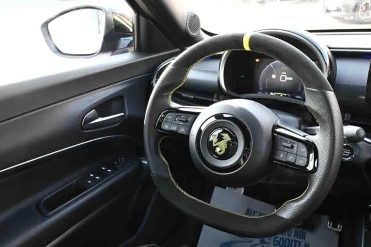 Abarth 600e nuova a Torino (20)