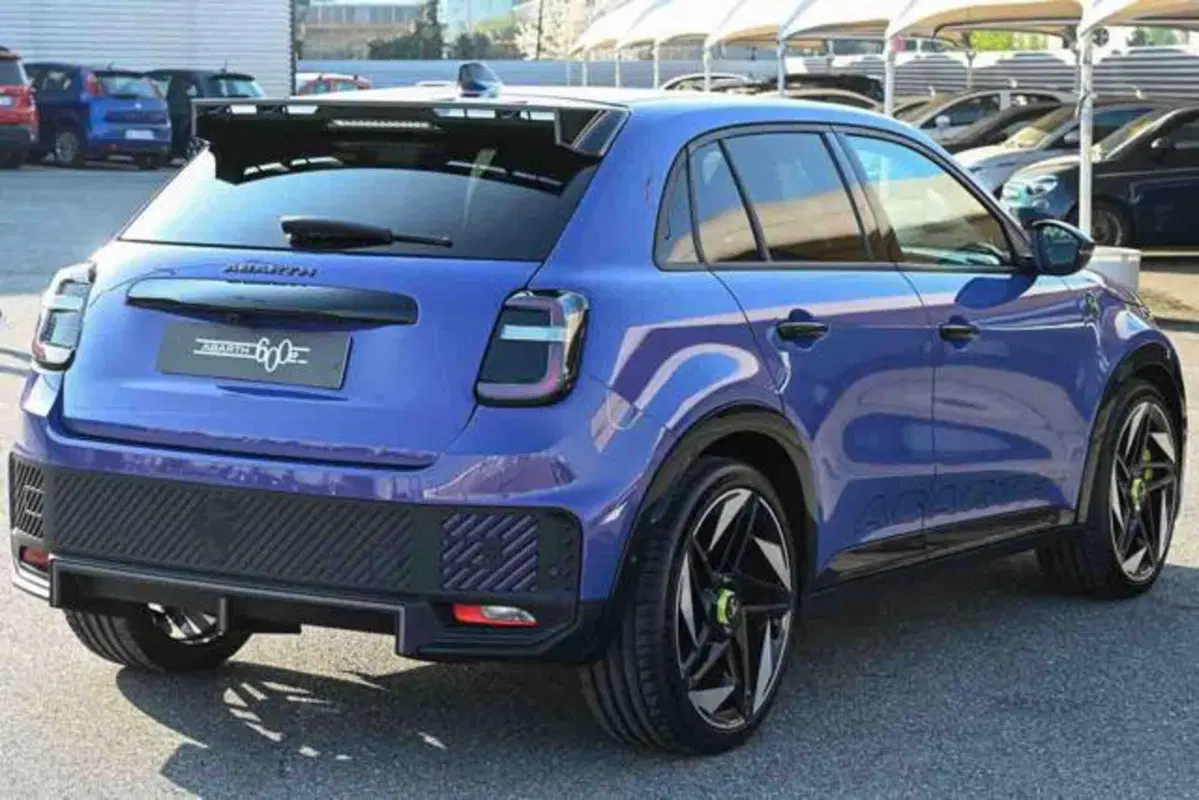 Abarth 600e nuova a Torino (5)