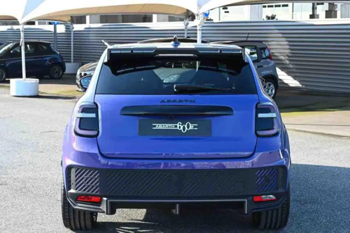 Abarth 600e nuova a Torino (6)