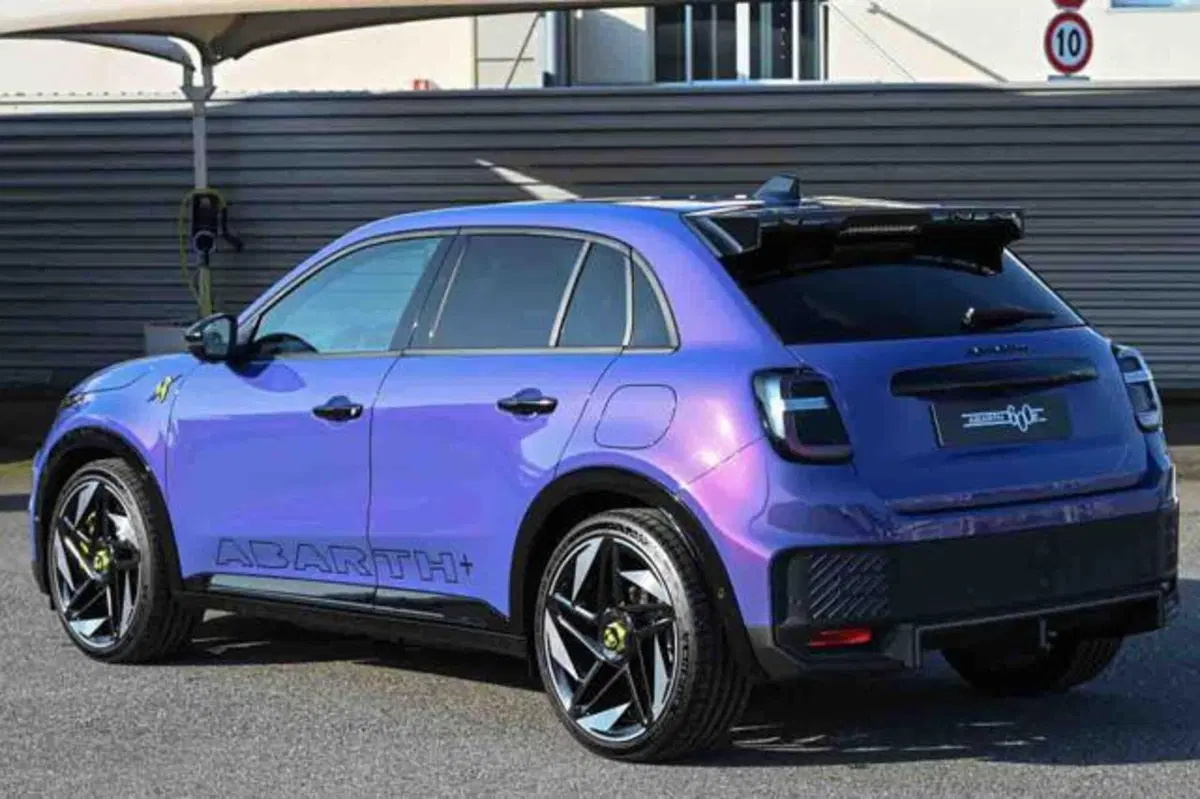 Abarth 600e nuova a Torino (7)