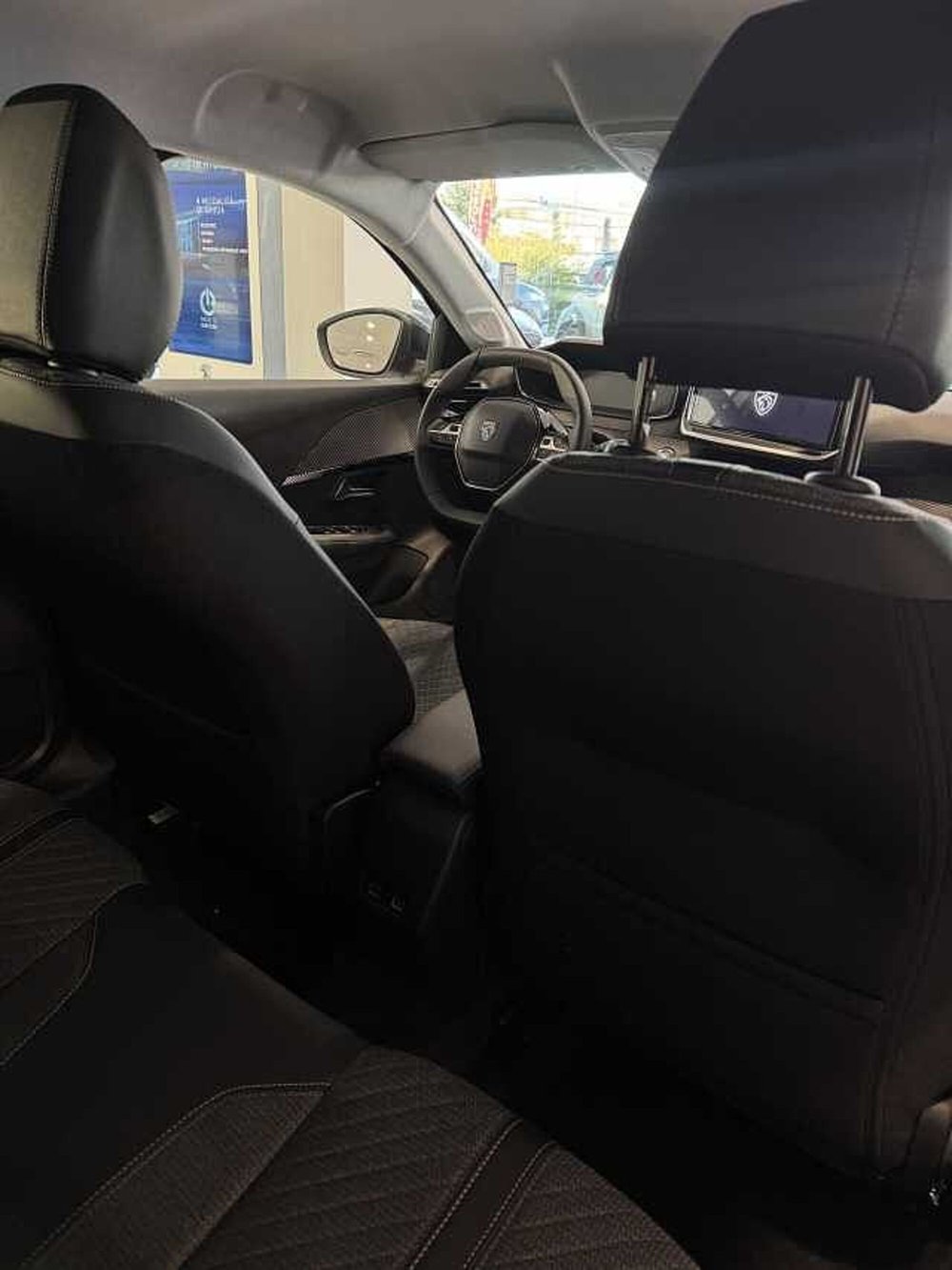 Peugeot 208 nuova a Lecce (12)