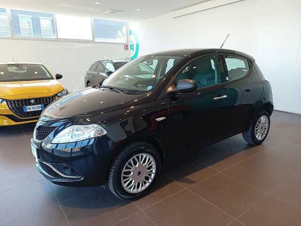 Lancia Ypsilon usata a Forlì-Cesena