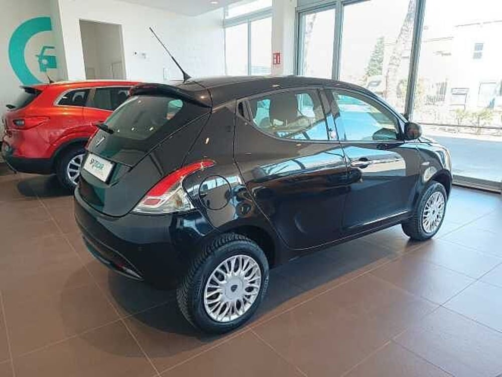 Lancia Ypsilon usata a Forlì-Cesena (3)