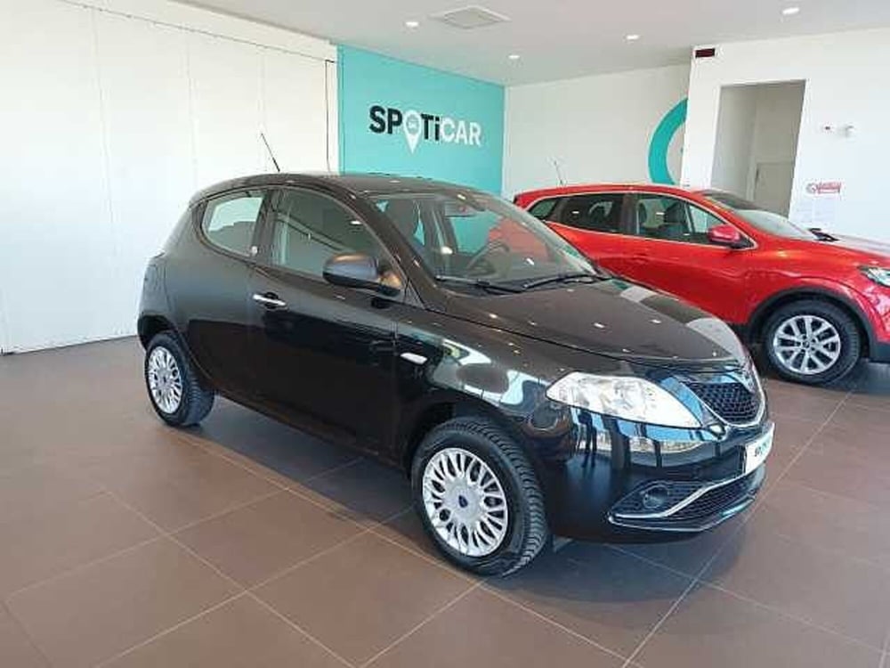 Lancia Ypsilon usata a Forlì-Cesena (4)